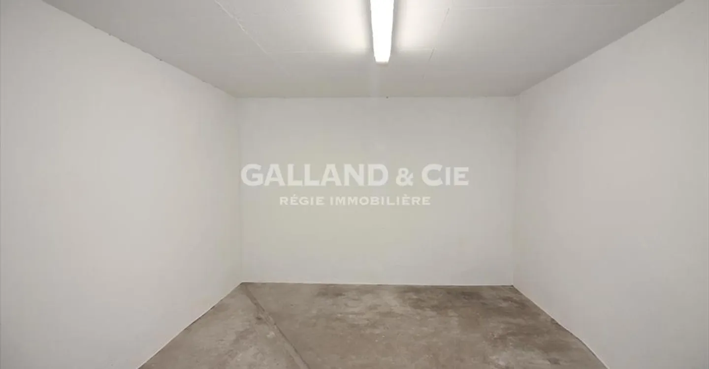 Mixed-use building for rent - Photo 5 of 8