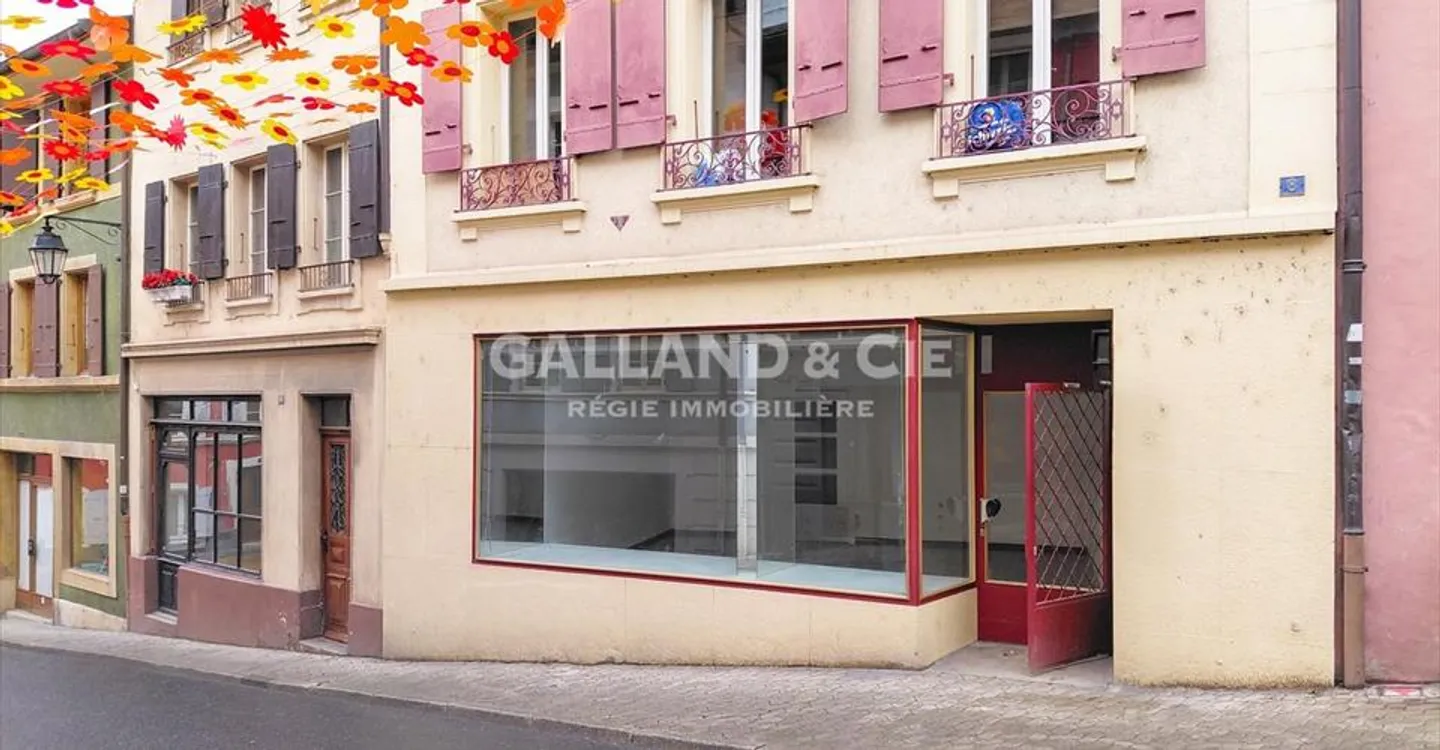 Mixed-use building for rent - Photo 6 of 8