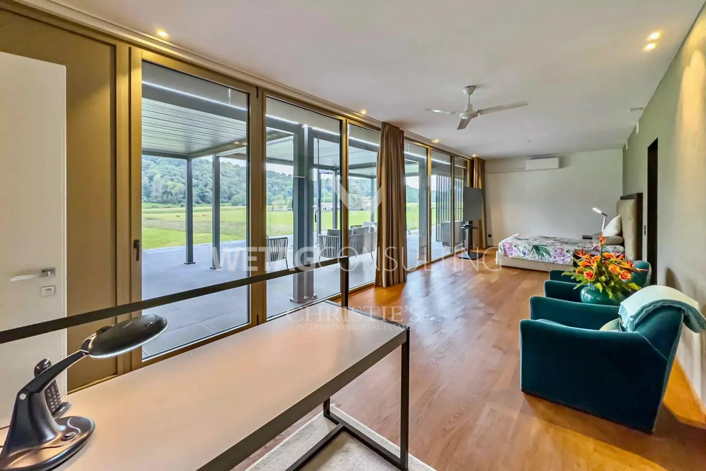 Moderne Design-Villa mit Pool zu verkaufen in Lugano-Sessa, eingebettet im Grünen - Foto 5 von 10