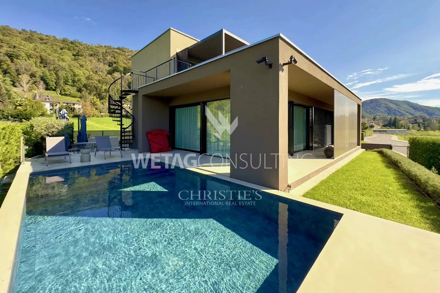 Moderne Design-Villa mit Pool zu verkaufen in Lugano-Sessa, eingebettet im Grünen - Foto 6 von 10