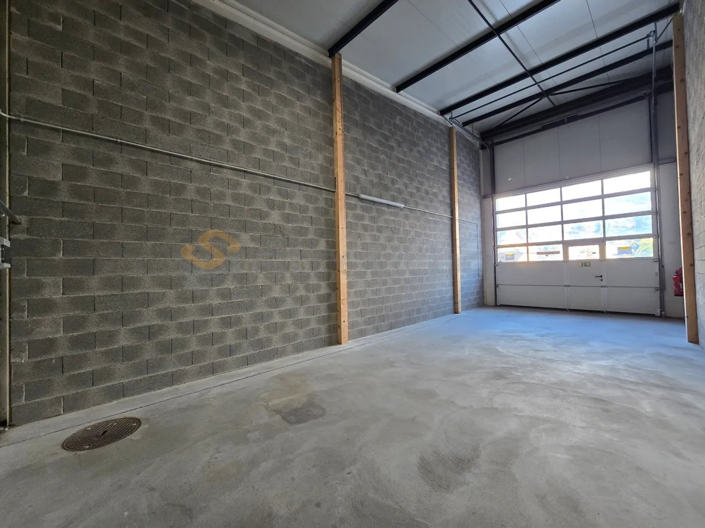 Espace Commercial Polyvalent - Photo 3 sur 5