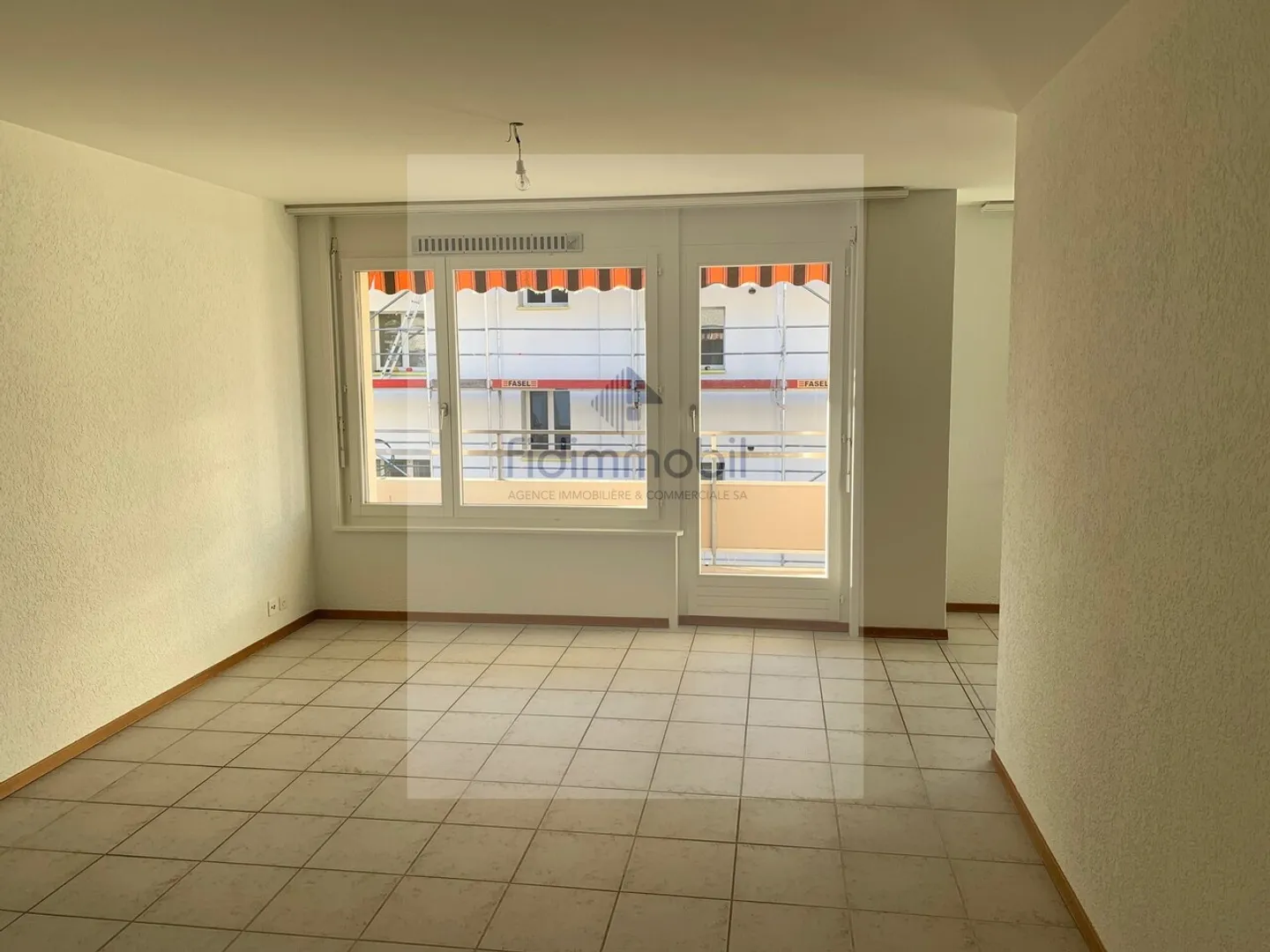 APPARTAMENTO VICINO A TUTTI I SERVIZI CON BALCONE E CAMINO - Foto 5 di 9