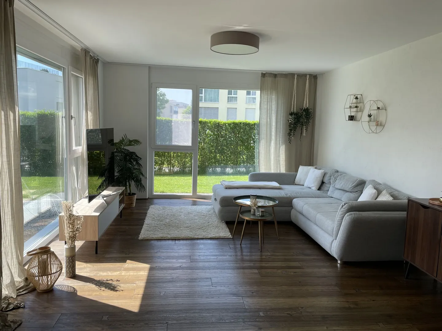Garden Paradise in Benken - modern 3.5-room apartment with 250 m² private garden - Photo 10 of 16