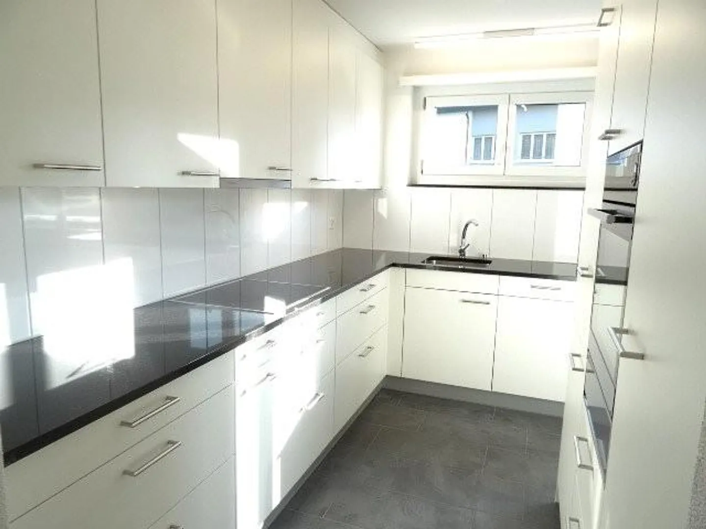 Appartamento moderno di 3,5 locali di 81 m² al 2° piano con grande balcone - Foto 3 di 9