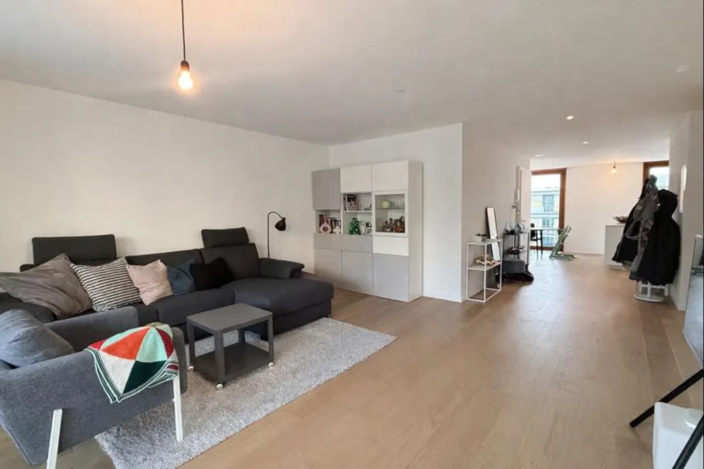 Light-flooded 4 1/2 room city apartment with 2 balconies & panoramic view - Photo 5 of 13