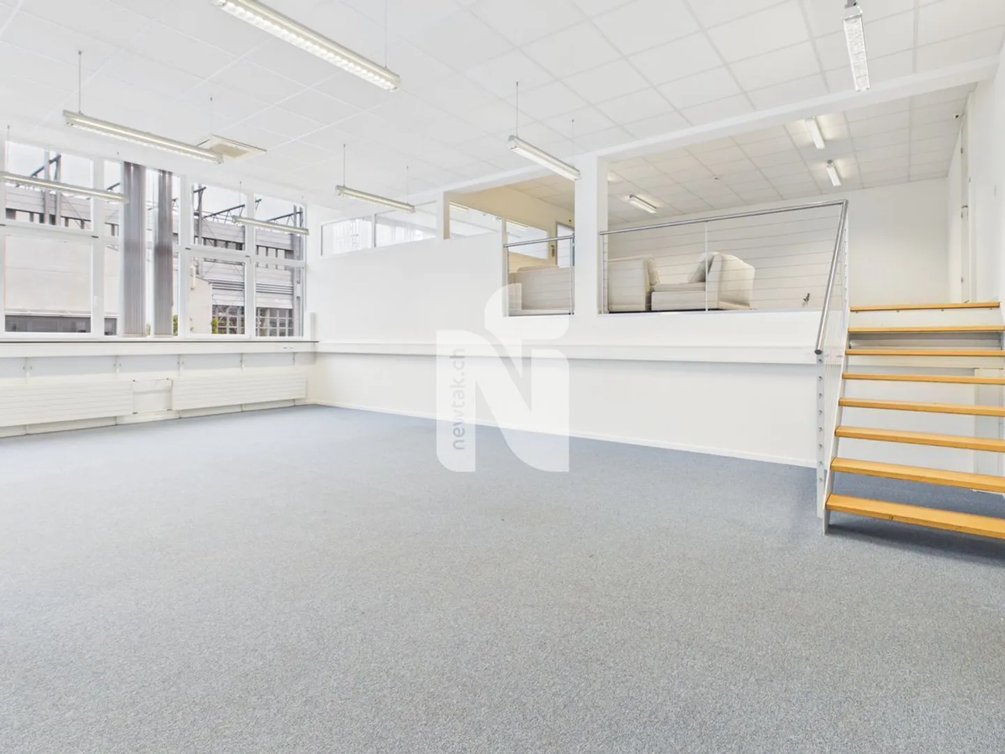 Spazio commerciale versatile, climatizzato con galleria e carattere loft - Foto 4 di 5