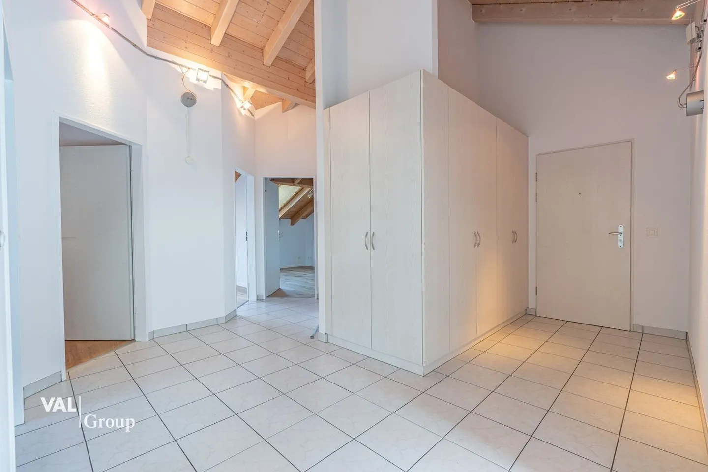 Charming 4.5 Room Attic - Photo 4 of 11