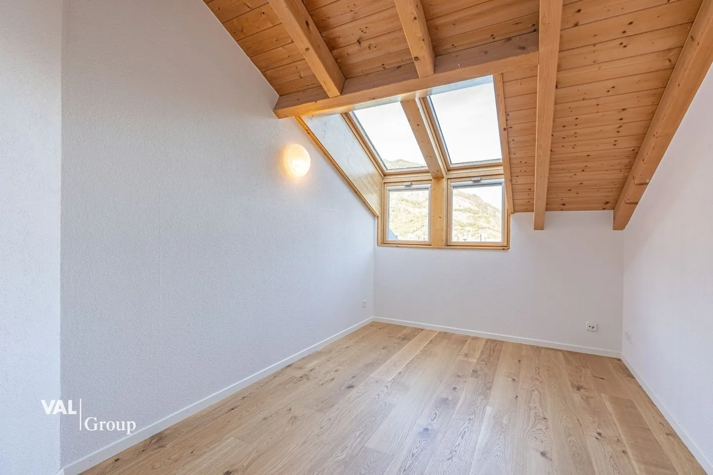 Charming 4.5 Room Attic - Photo 5 of 11