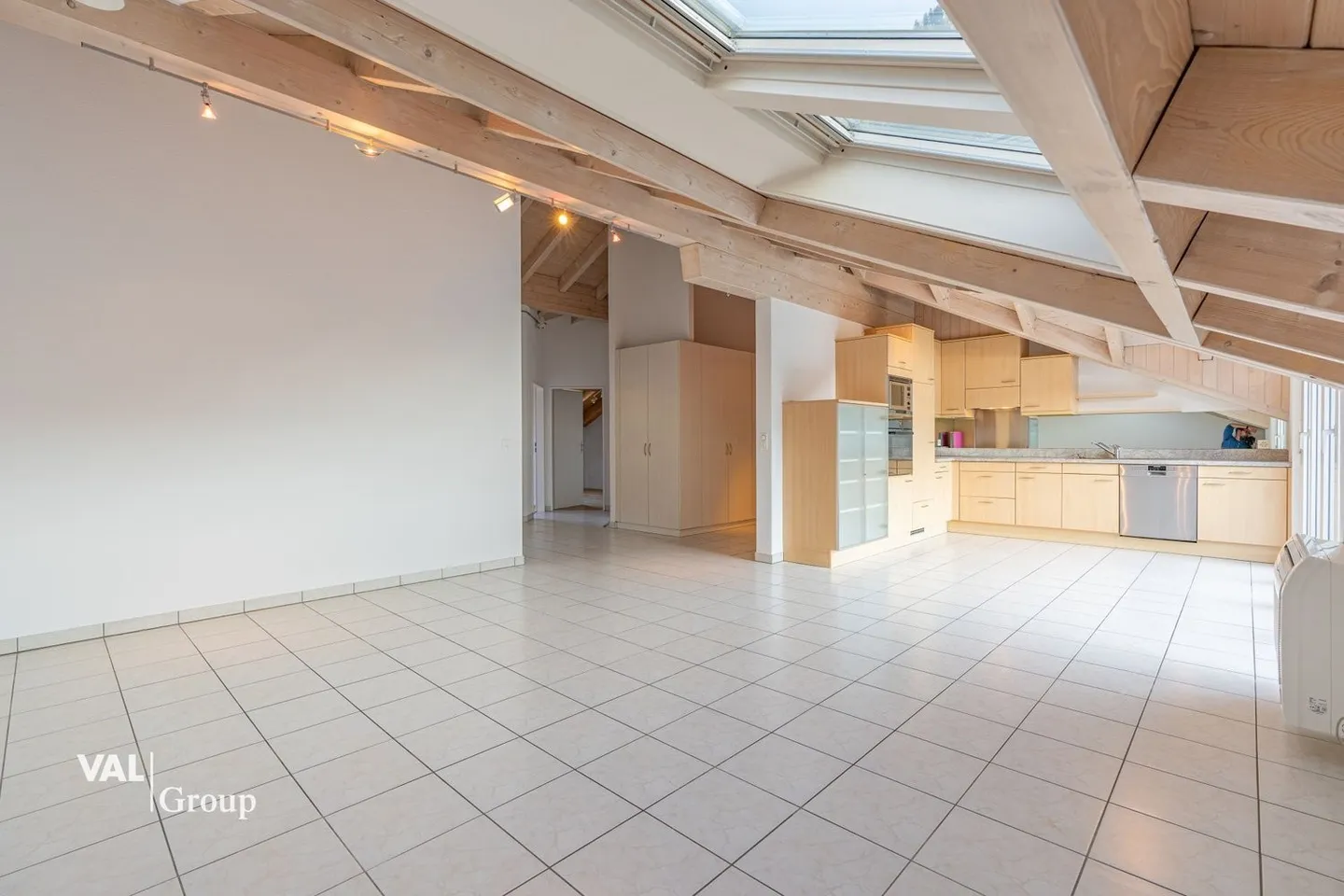 Charming 4.5 Room Attic - Photo 2 of 11