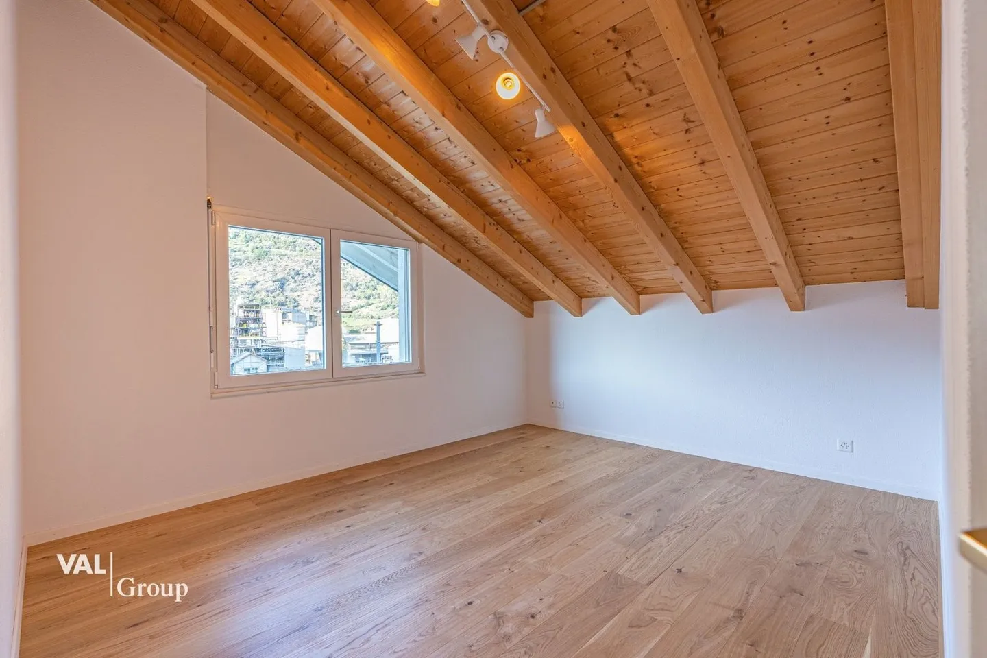 Charming 4.5 Room Attic - Photo 6 of 11