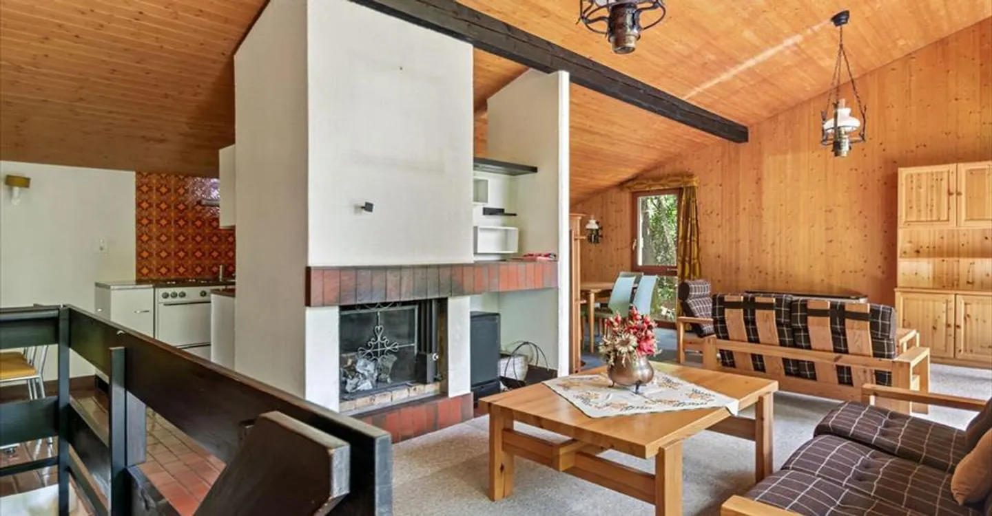 The Savagnières, pretty 4.5-room chalet in the heart of nature, 1779m2 of land - Photo 6 of 13