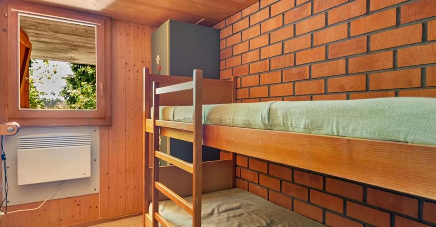The Savagnières, pretty 4.5-room chalet in the heart of nature, 1779m2 of land - Photo 11 of 13