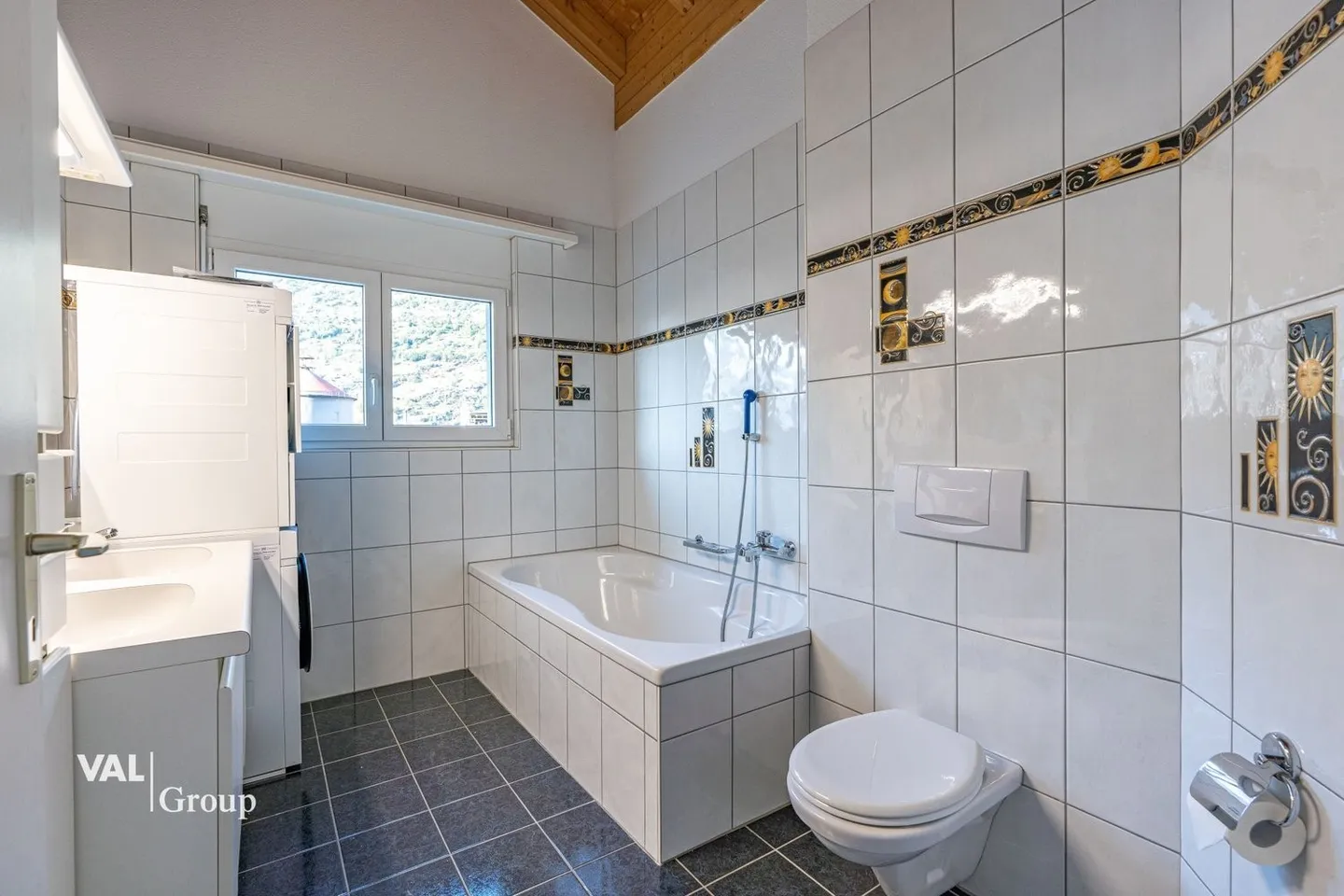 Charming 4.5 Room Attic - Photo 8 of 11