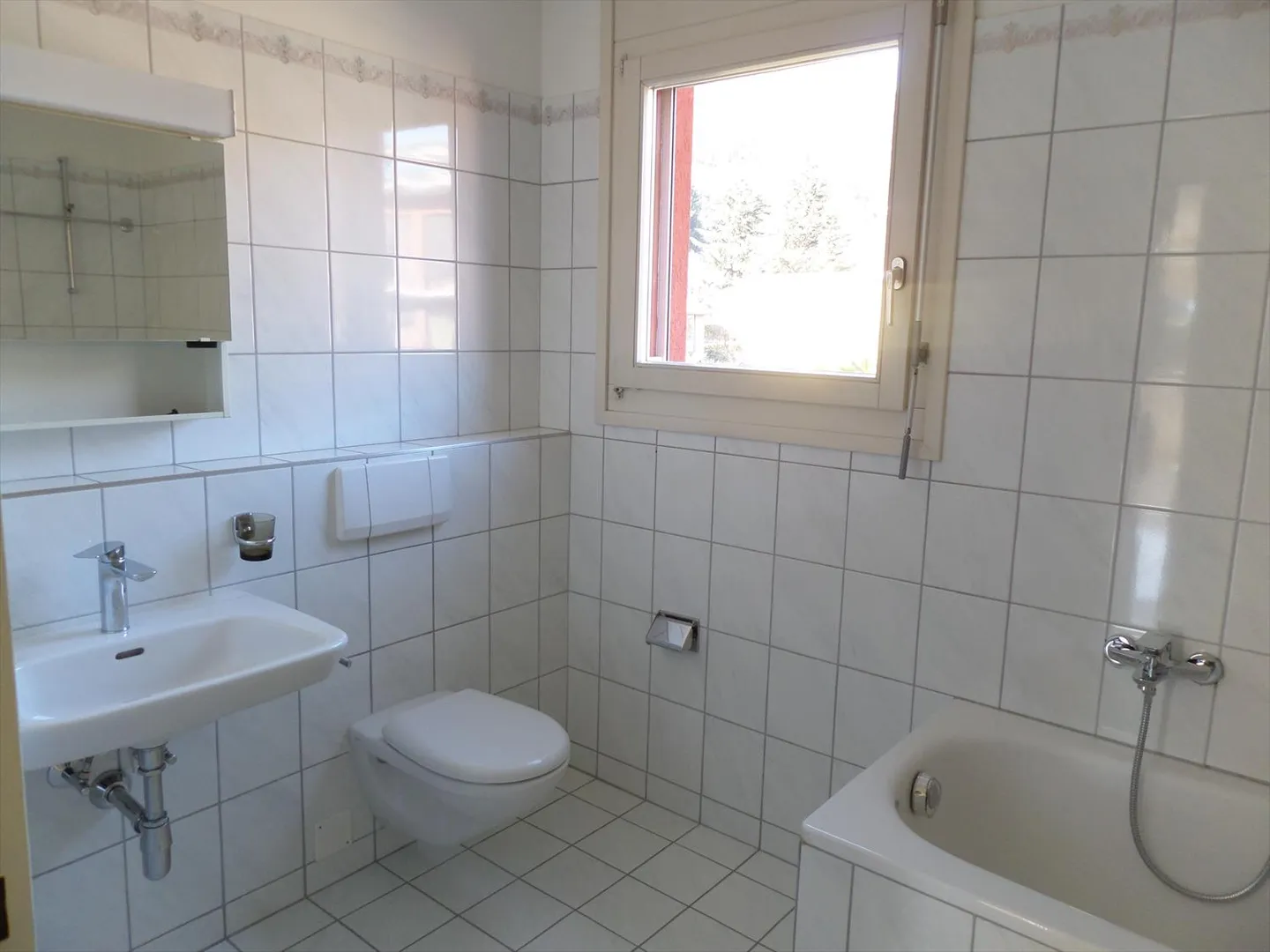 Spazioso e luminoso appartamento di 3.5 locali in posizione verde e tranquilla - Foto 6 di 6