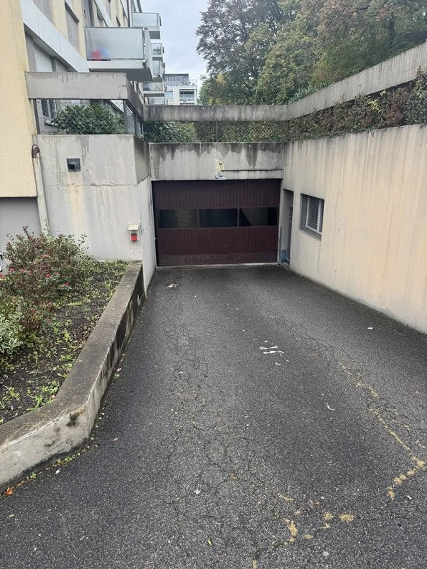 Assicurati il tuo posto auto a Bümpliz! - Foto 1 di 4