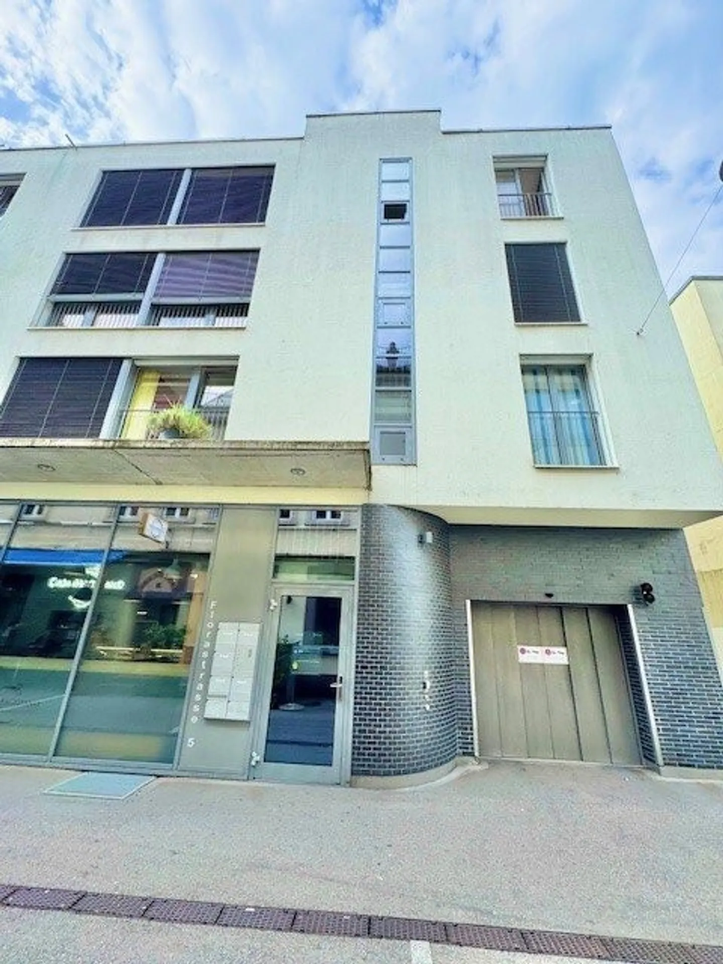 Stylish commercial premises in a prime location in Biel for rent - Photo 1 of 7