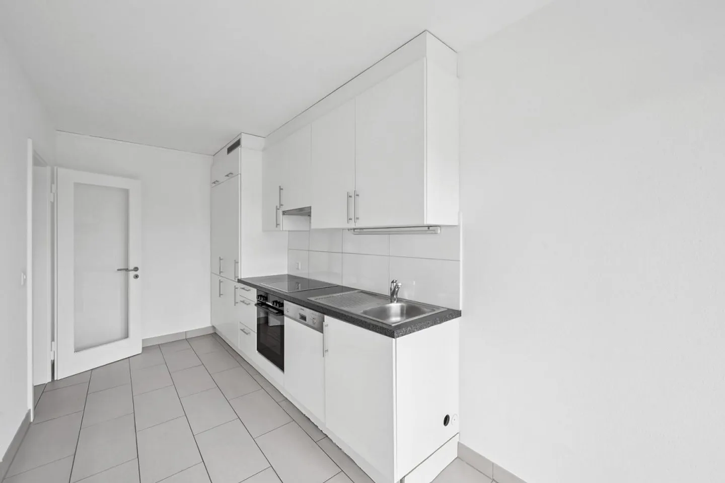 Bellissimo appartamento di 3 stanze con grande balcone! - Foto 2 di 8