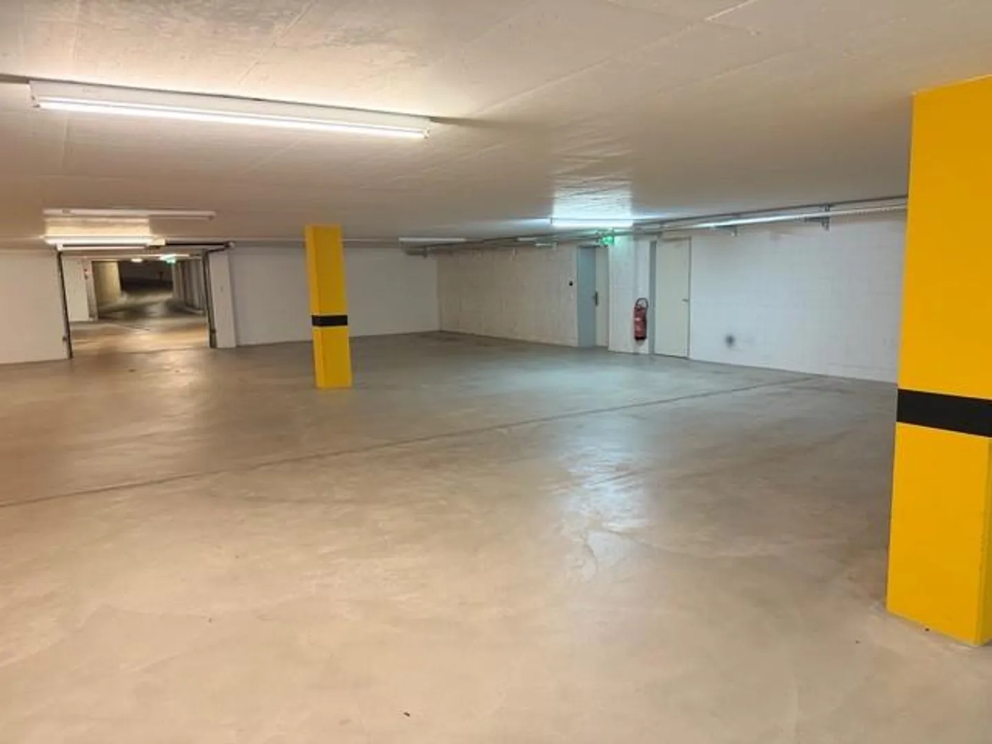 Ampio spazio di stoccaggio in affitto - Foto 2 di 3