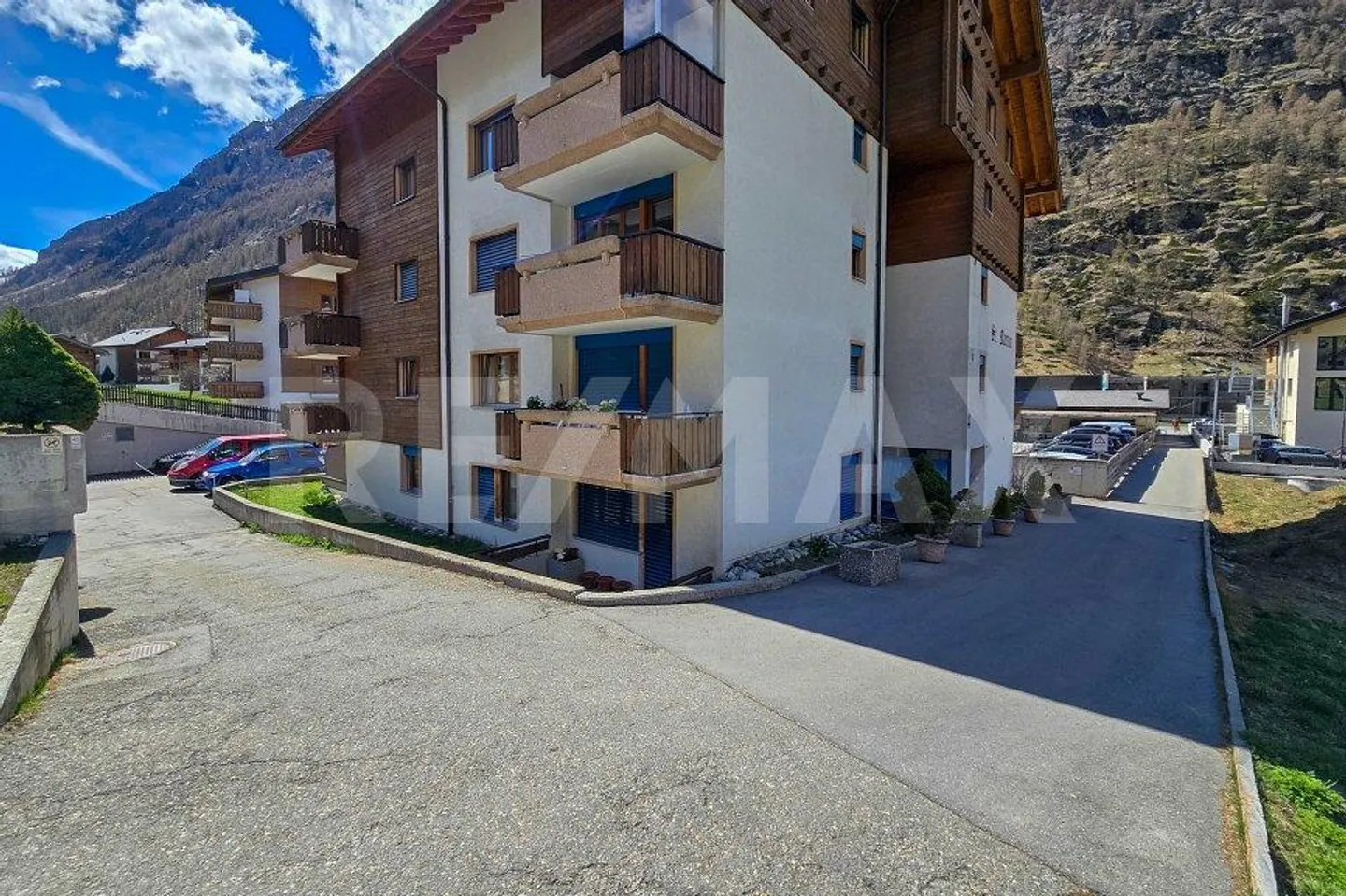 6 posti auto presso Haus St. Martin a Täsch - Posizione centrale vicino alla stazione - Foto 4 di 11