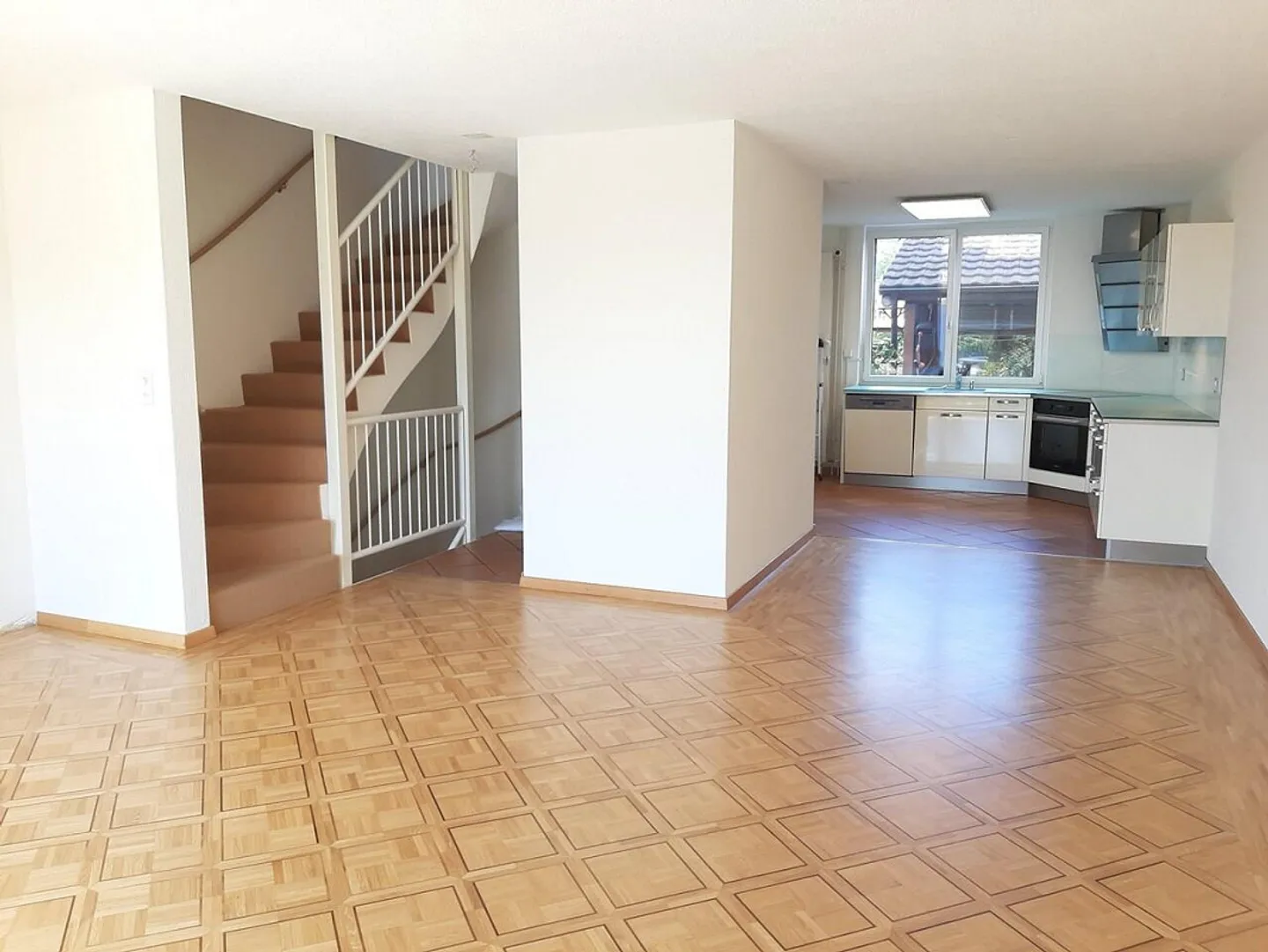 Practical House in Family Neighborhood - Photo 3 of 9