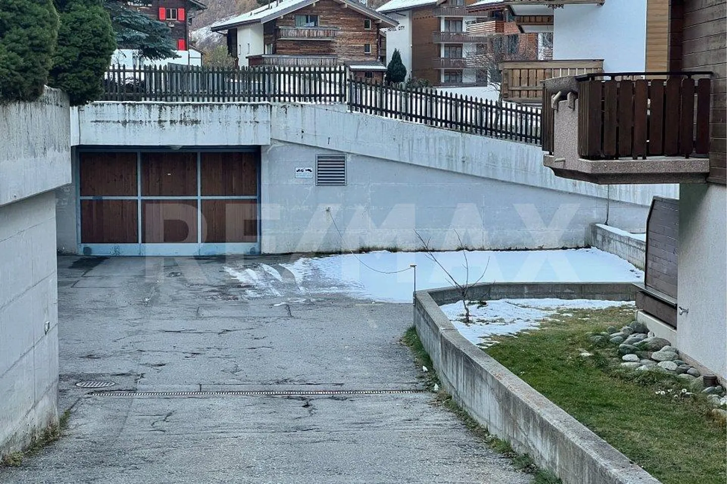 6 posti auto presso Haus St. Martin a Täsch - Posizione centrale vicino alla stazione - Foto 5 di 11