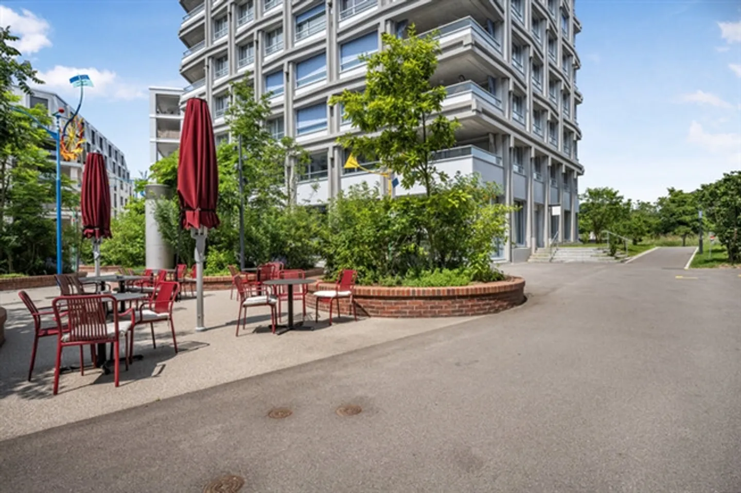 3 RENTED COMMERCIAL UNITS WITH RETURN AT BÜLACH STATION - Photo 8 of 8