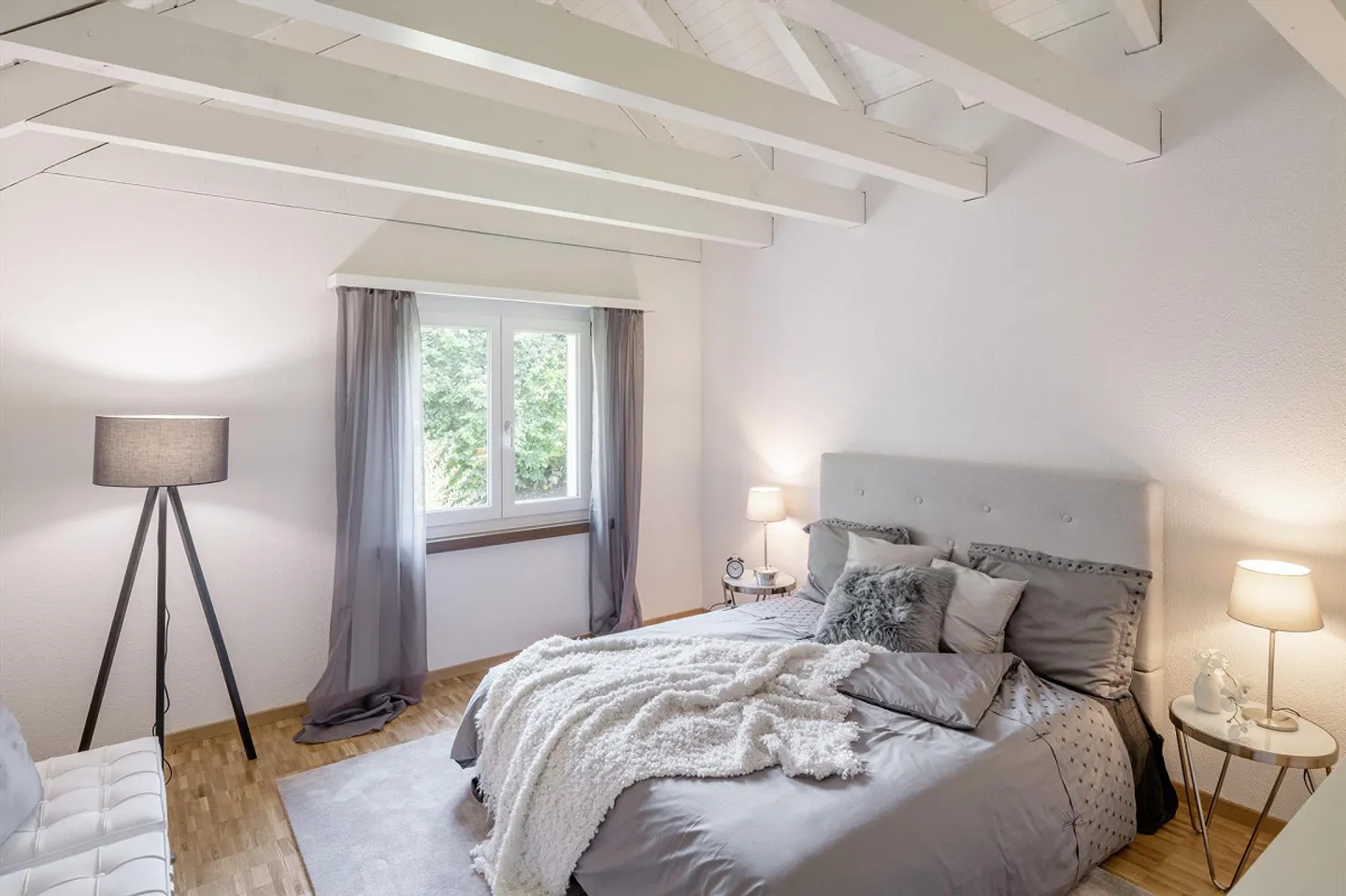 Accogliente appartamento mansardato 3.5 locali con grande proprietà e balcone - Foto 2 di 9