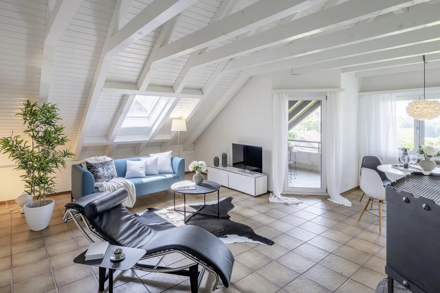 Accogliente appartamento mansardato 3.5 locali con grande proprietà e balcone - Foto 7 di 9