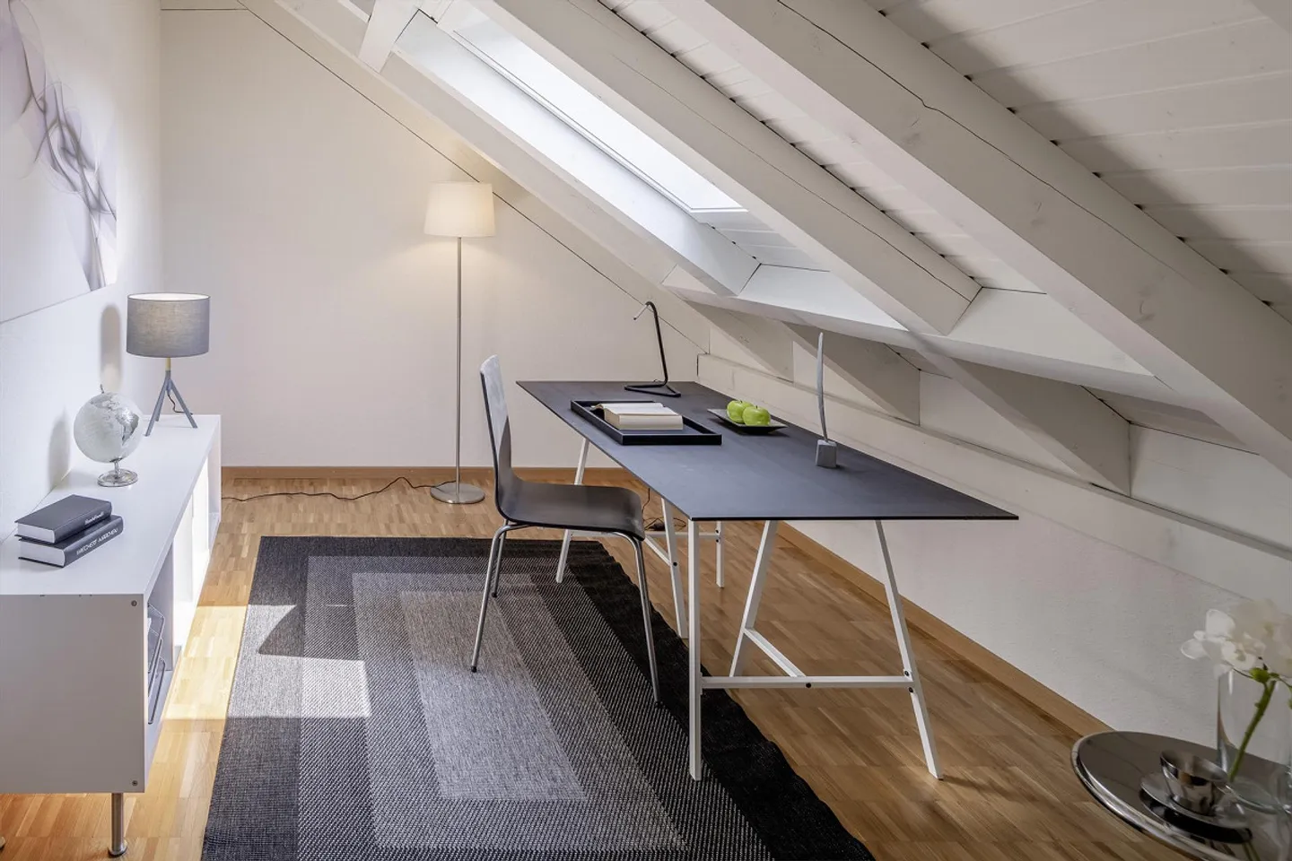 Accogliente appartamento mansardato 3.5 locali con grande proprietà e balcone - Foto 8 di 9