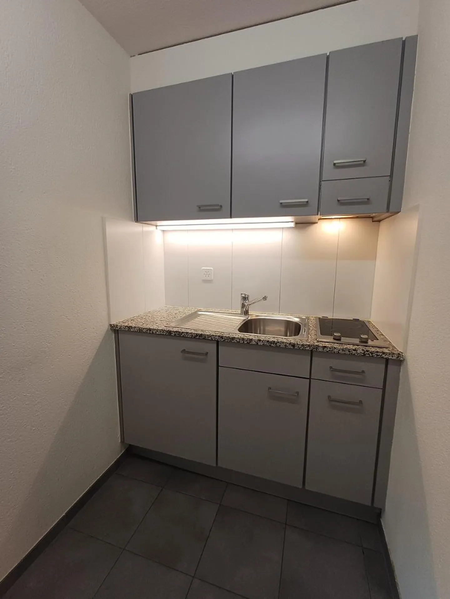 Practical 1.0-room apartment with balcony for rent! - Photo 3 of 4