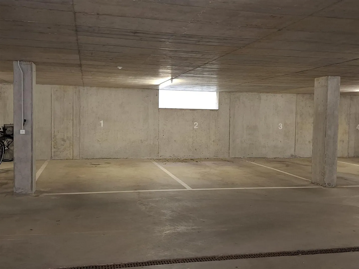 Place de parking - Photo 1 sur 1