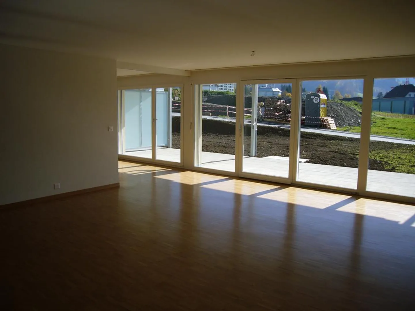 Appartement confortable au rez-de-chaussée avec grande terrasse et deux salles de bains - Photo 4 sur 8