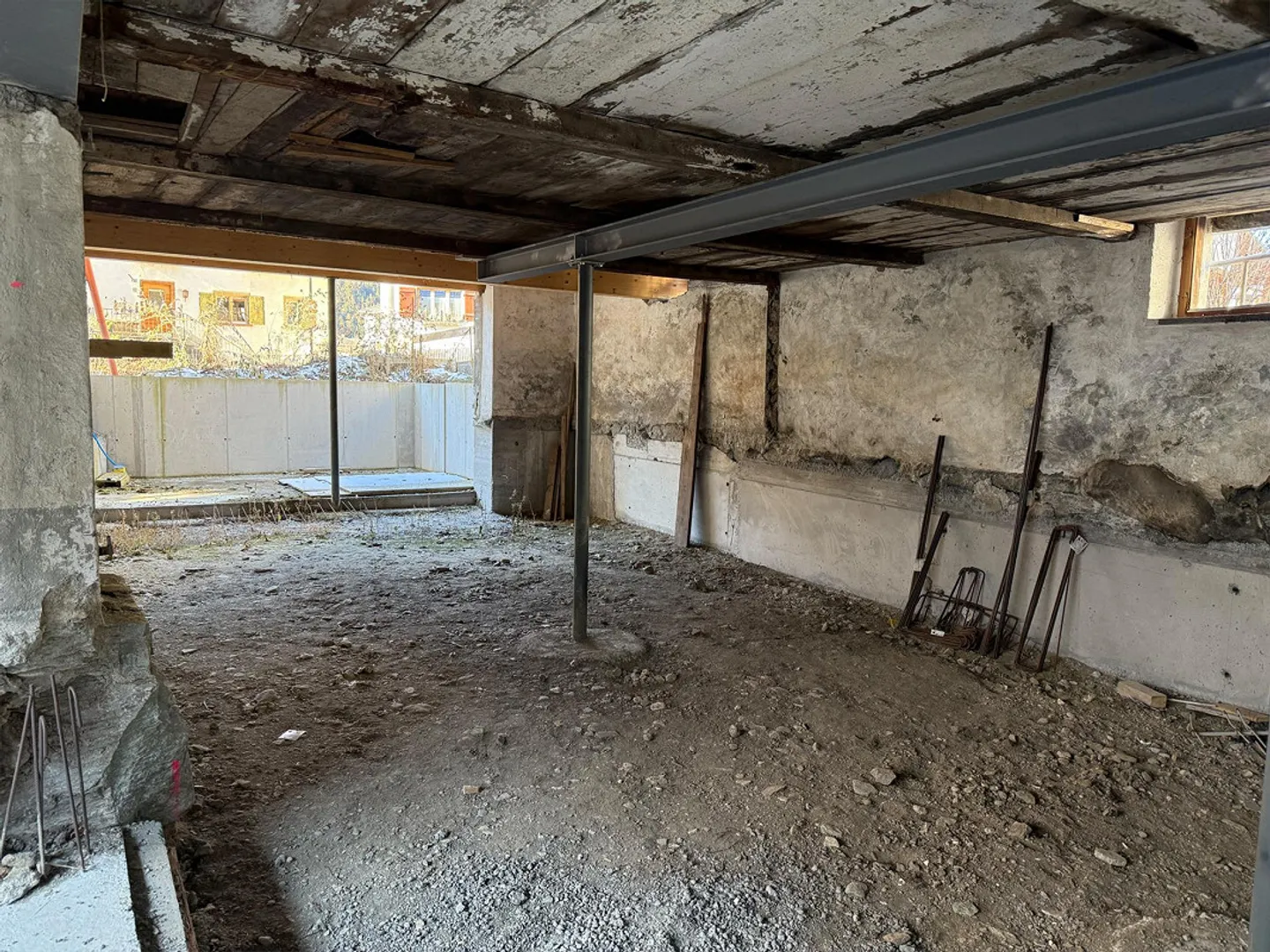 Casa unifamiliare con stalla - da sviluppare - Foto 9 di 20
