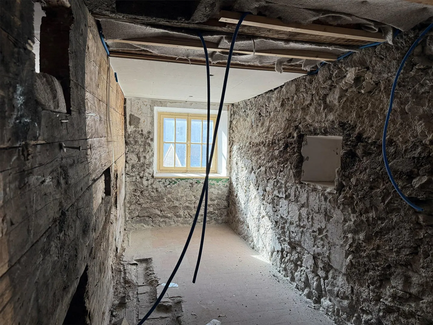 Casa unifamiliare con stalla - da sviluppare - Foto 10 di 20