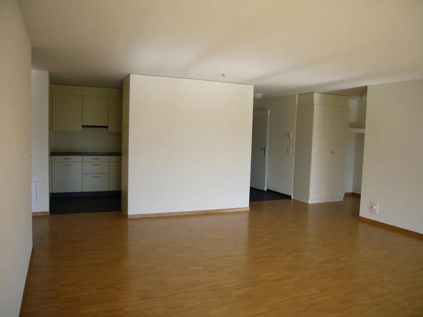 Appartement confortable au rez-de-chaussée avec grande terrasse et deux salles de bains - Photo 3 sur 8