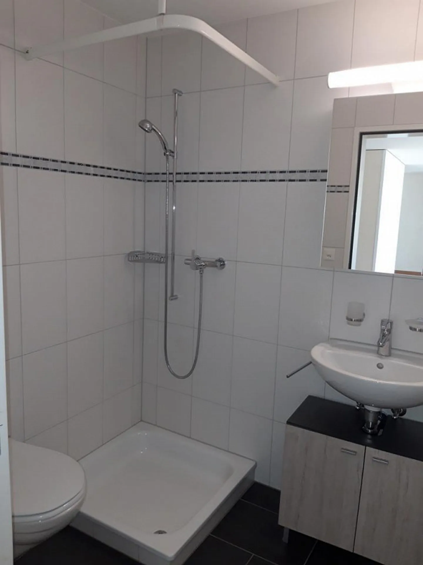 Appartement confortable au rez-de-chaussée avec grande terrasse et deux salles de bains - Photo 6 sur 8
