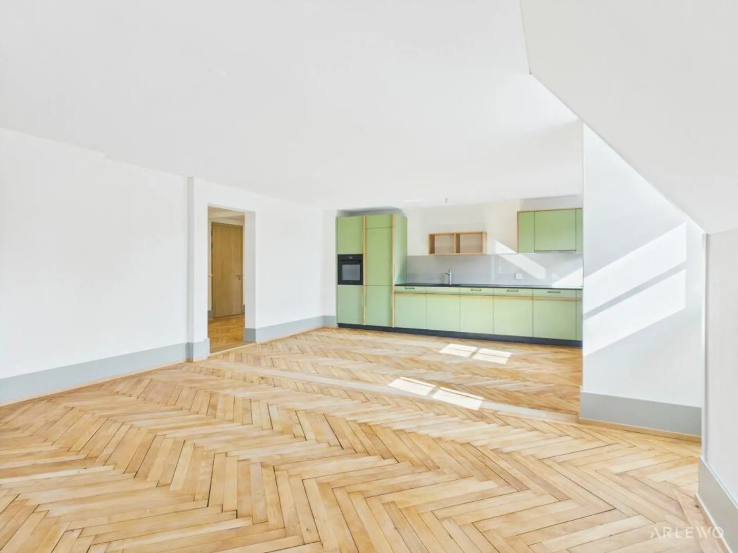 First occupancy old building apartment with living comfort - Photo 3 of 9