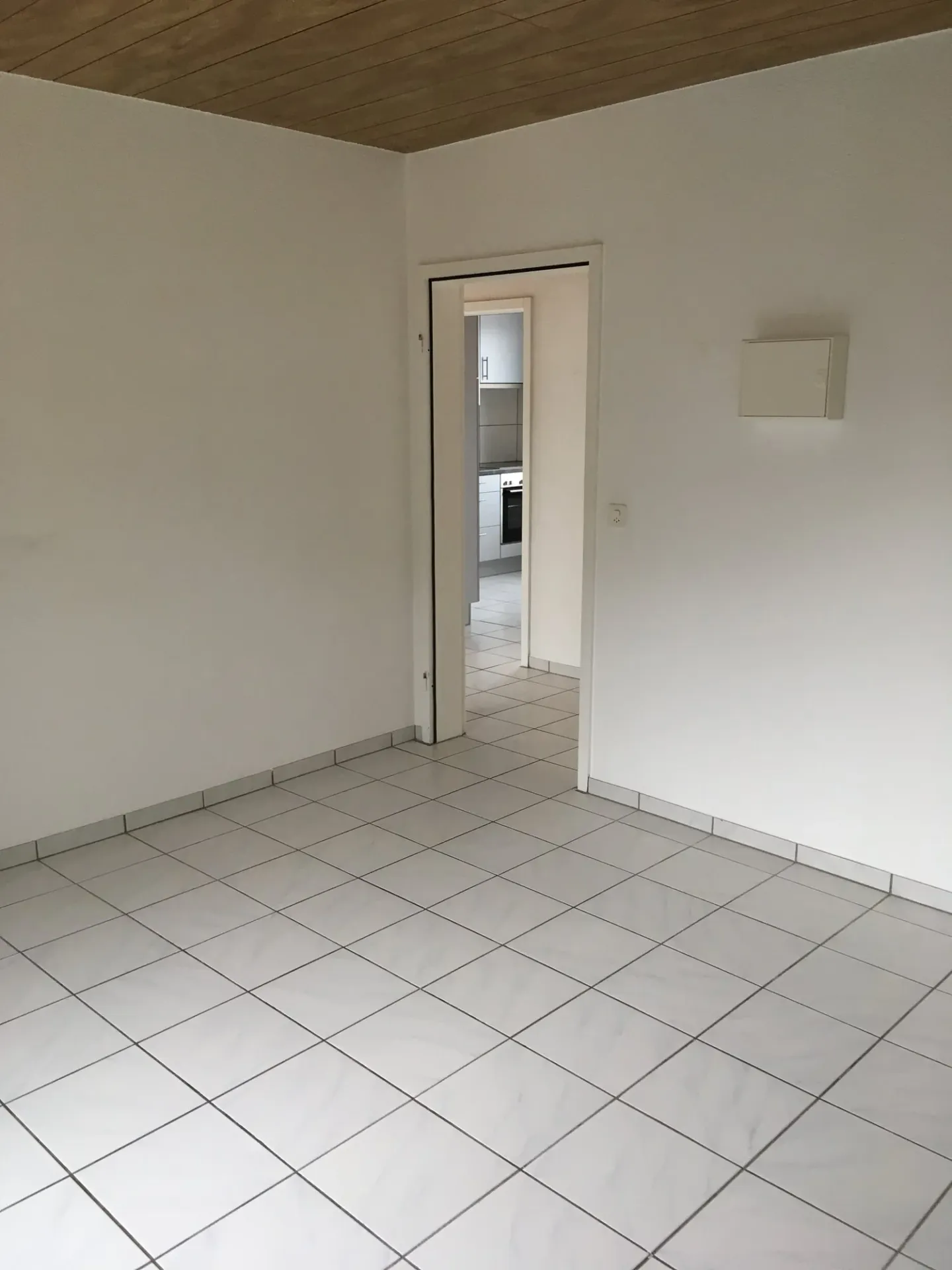Luminoso appartamento di 2,5 stanze al piano terra con patio e balcone a Zuchwil - Foto 5 di 11
