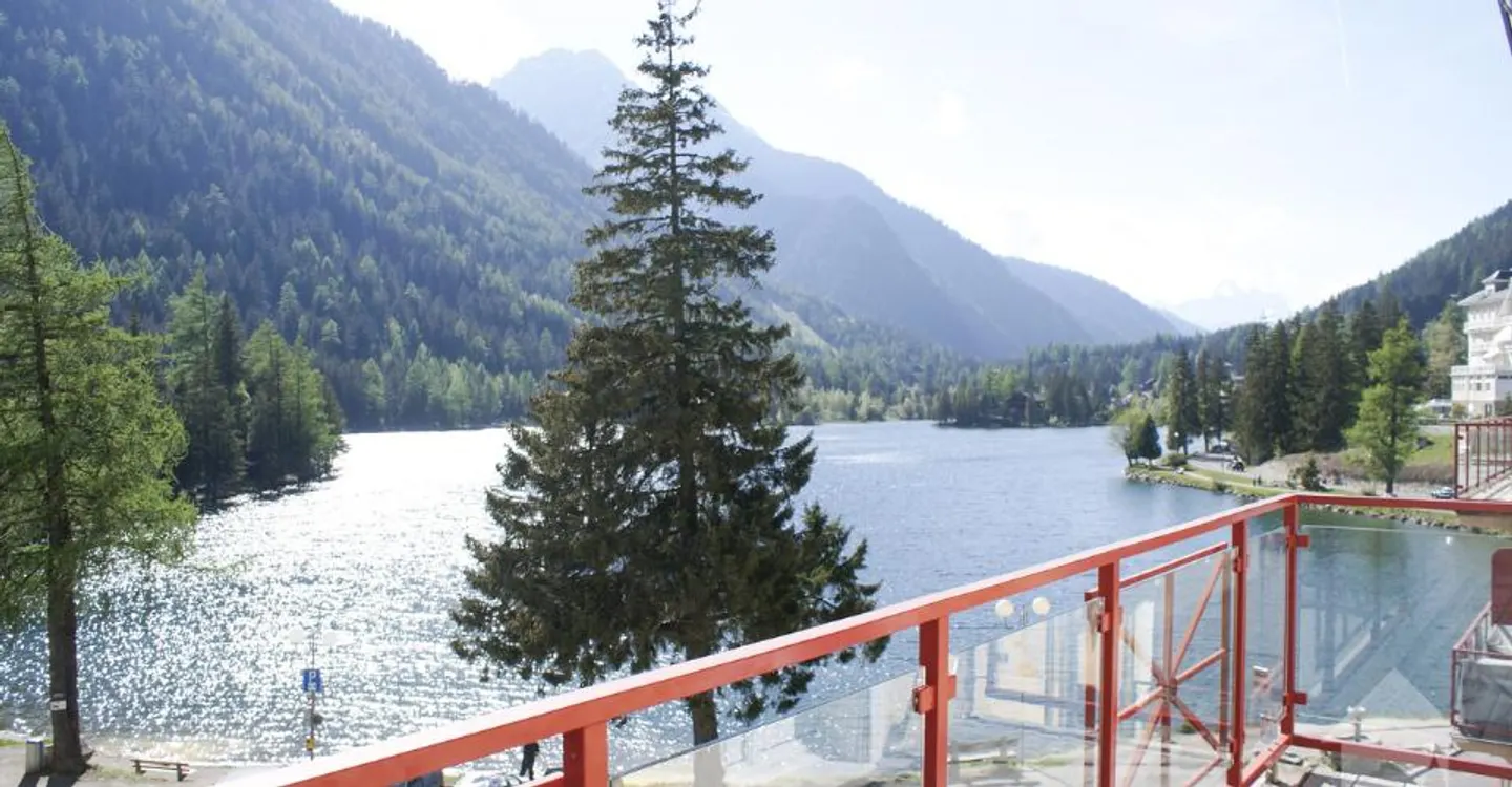 Penthouse Stupendo con Vista Lago - Foto 2 di 12