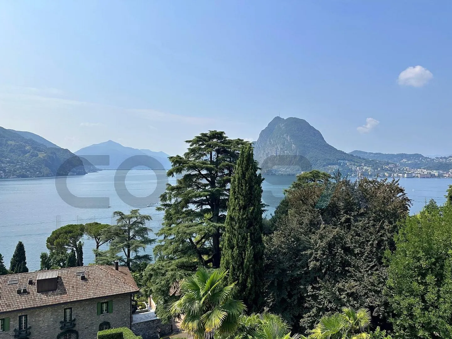 Penthouse elegante con vista lago - Foto 1 di 5