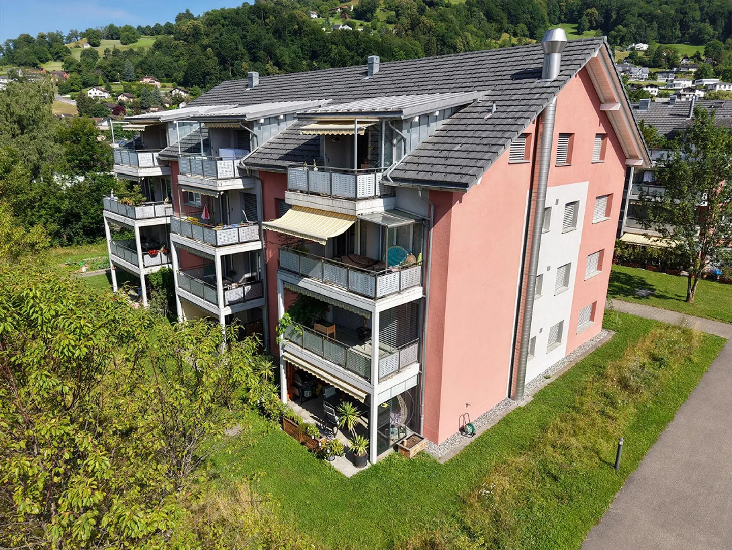 Votre nouveau chez-vous avec une ambiance de vacances - Photo 2 sur 11