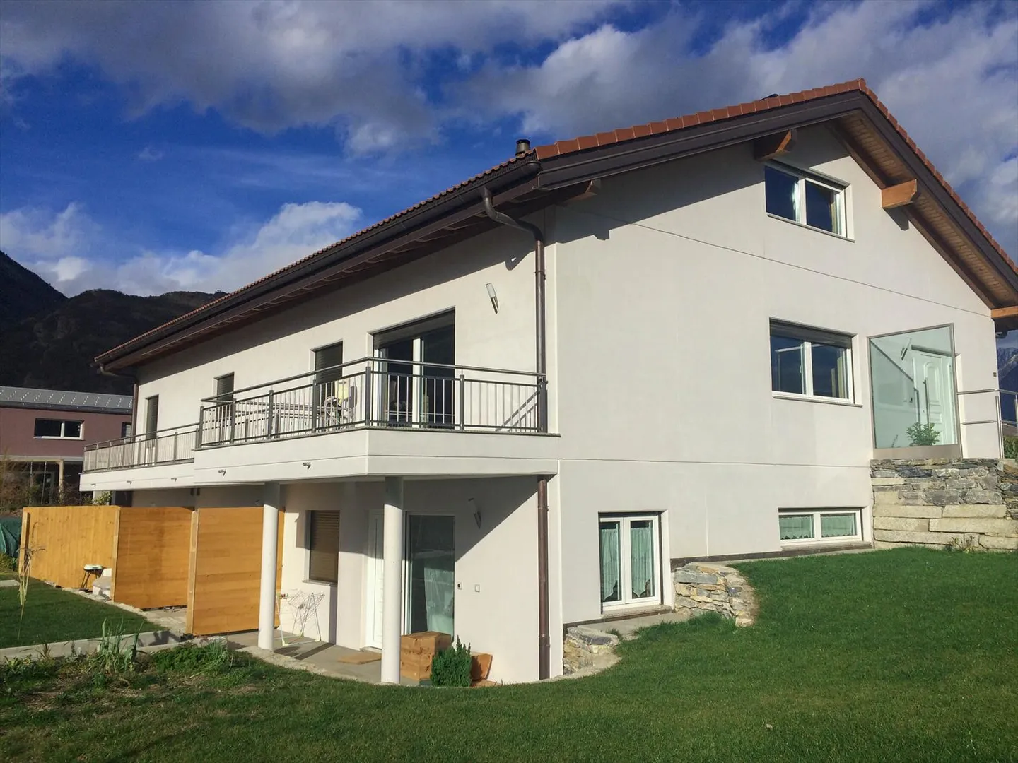 Villa spacieuse avec 4 appartements, idéale pour une famille ou un investisseur - Photo 1 sur 13