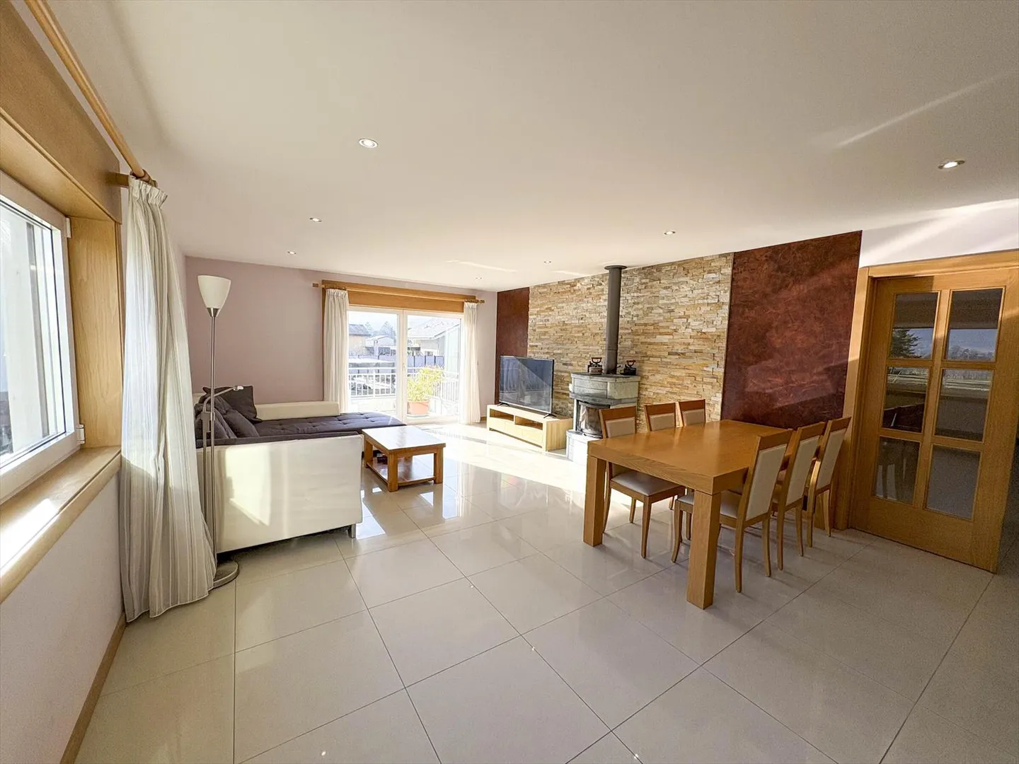 Villa spacieuse avec 4 appartements, idéale pour une famille ou un investisseur - Photo 2 sur 13