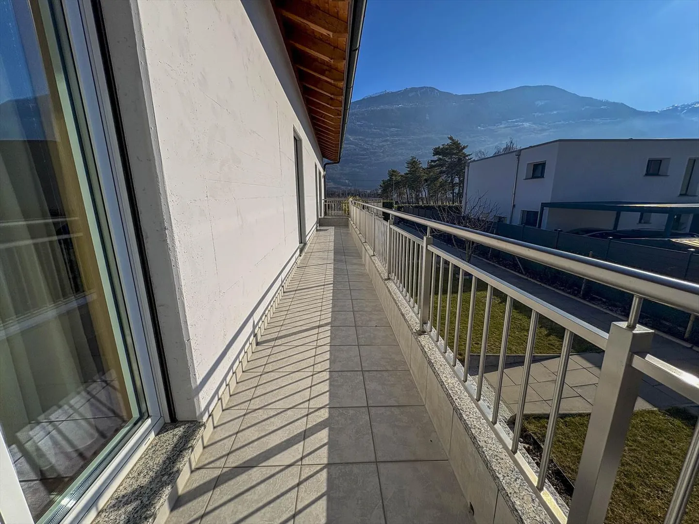 Villa spacieuse avec 4 appartements, idéale pour une famille ou un investisseur - Photo 4 sur 13