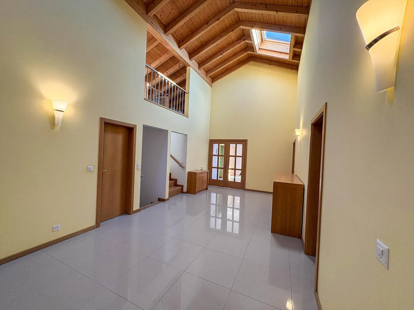 Villa spacieuse avec 4 appartements, idéale pour une famille ou un investisseur - Photo 5 sur 13