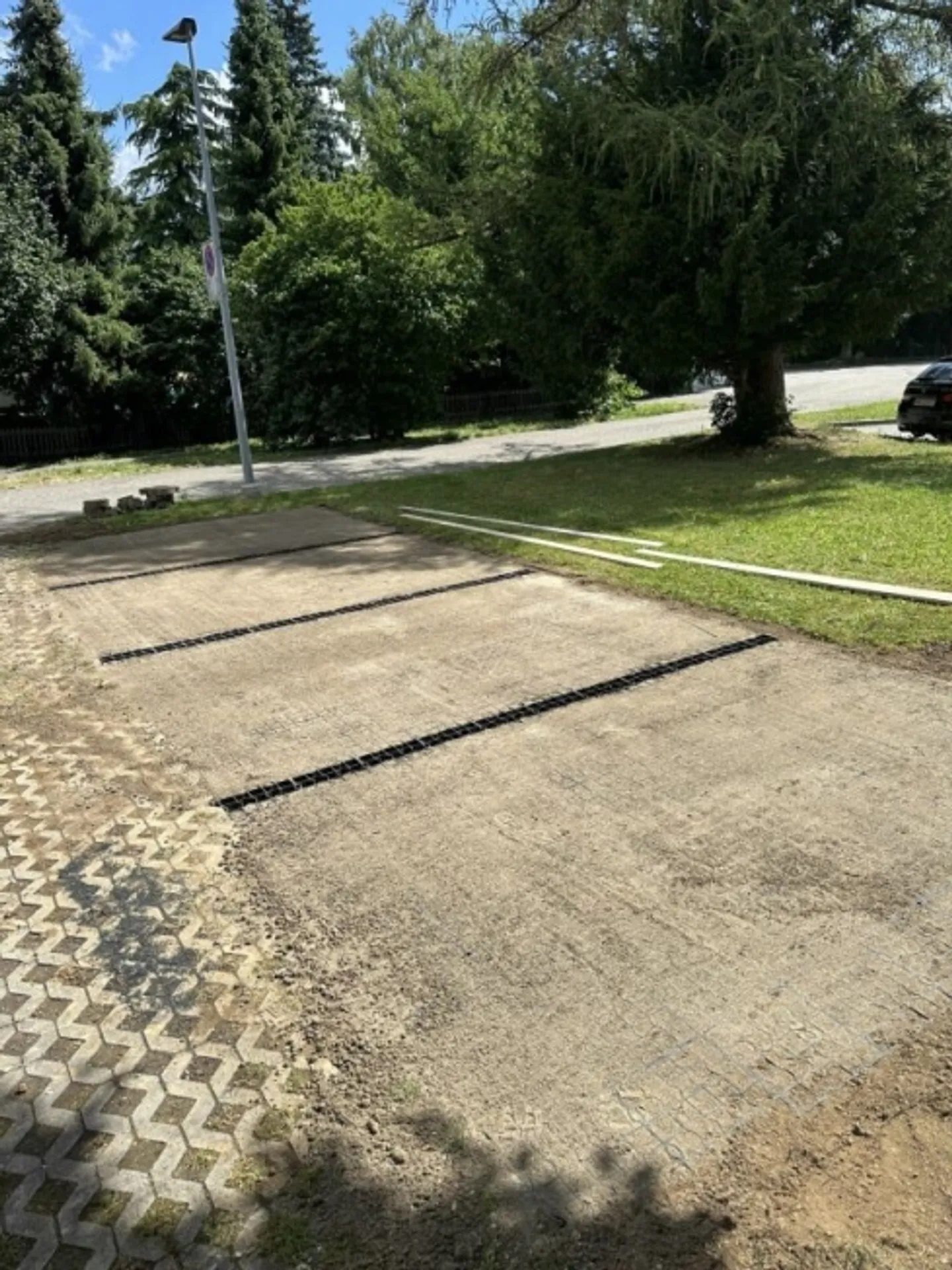 LAST OUTDOOR PARKING SPACE AVAILABLE IMMEDIATELY OR BY ARRANGEMENT IN GRENCHEN FOR RENT - Photo 4 of 8