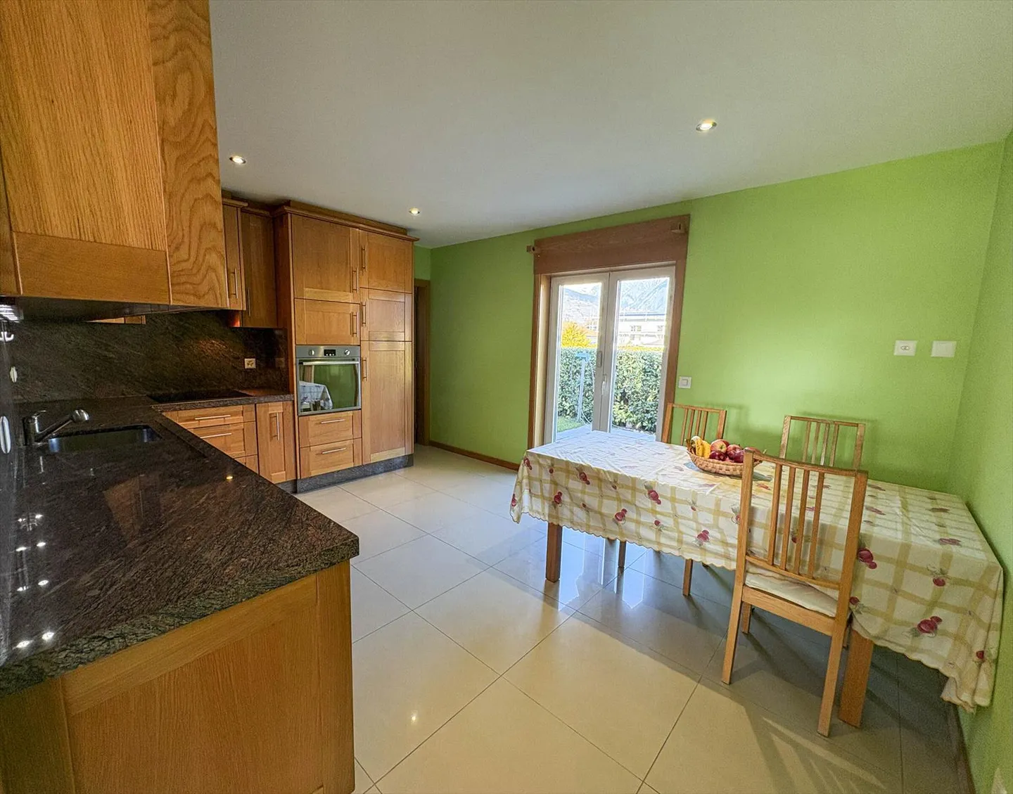 Villa spacieuse avec 4 appartements, idéale pour une famille ou un investisseur - Photo 8 sur 13