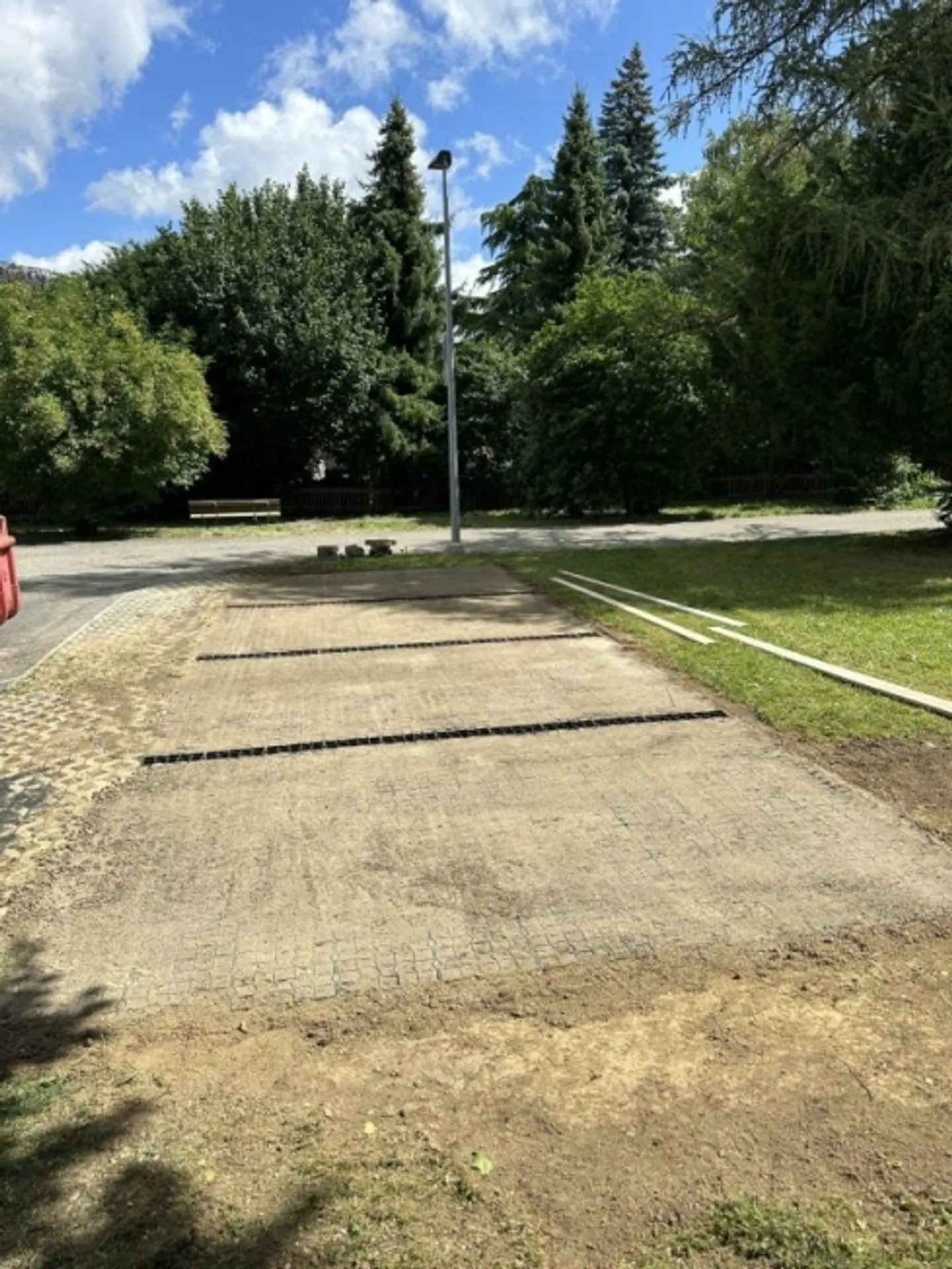 LAST OUTDOOR PARKING SPACE AVAILABLE IMMEDIATELY OR BY ARRANGEMENT IN GRENCHEN FOR RENT - Photo 3 of 8