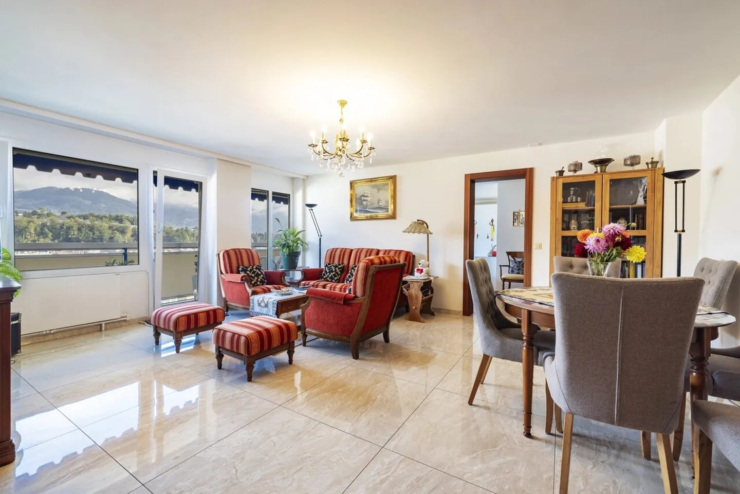 Superb 5.5 room penthouse with a view! - Photo 2 of 13