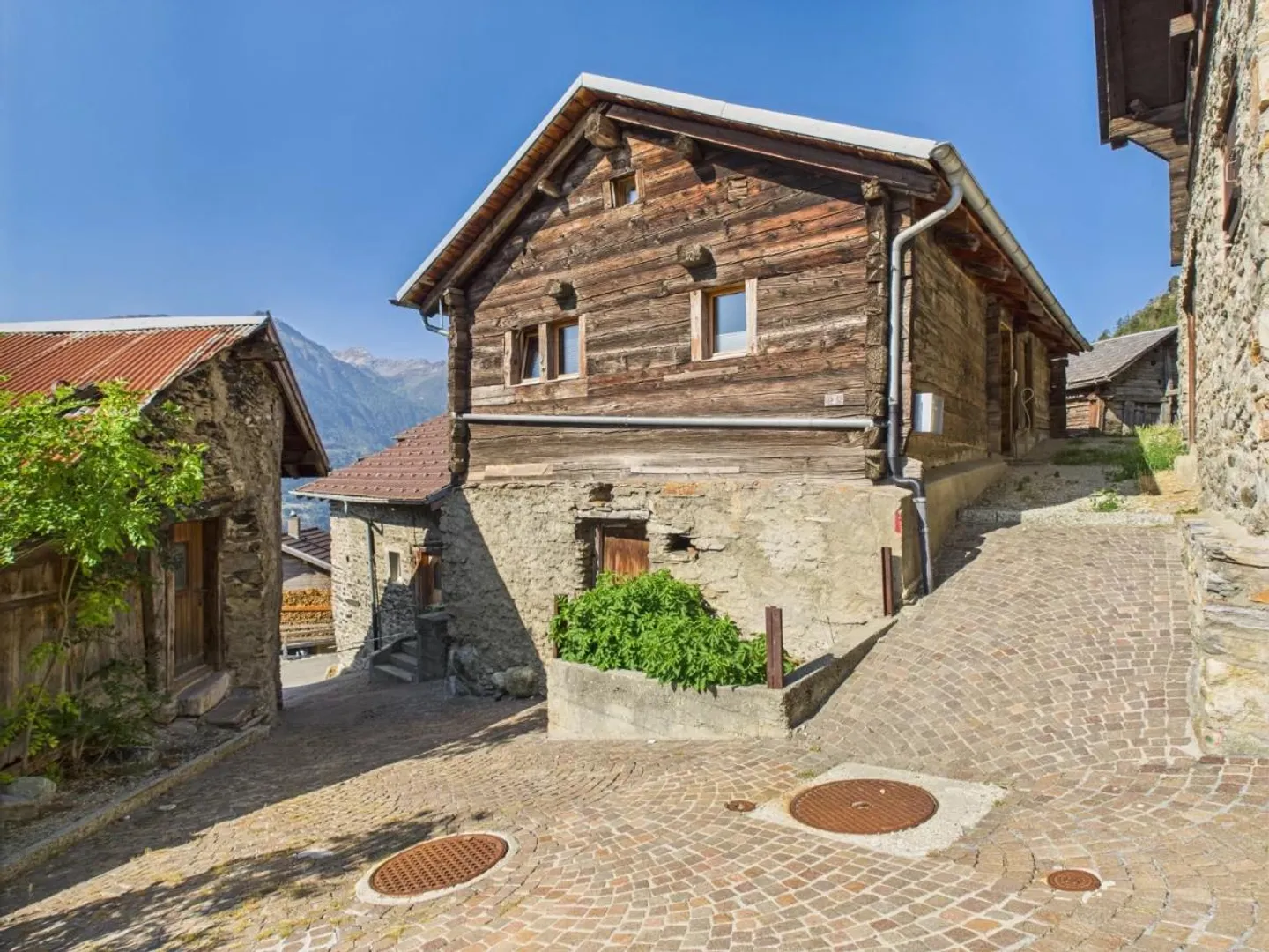 Modern expanded lover's object with barn in the historic village center - Photo 1 of 10